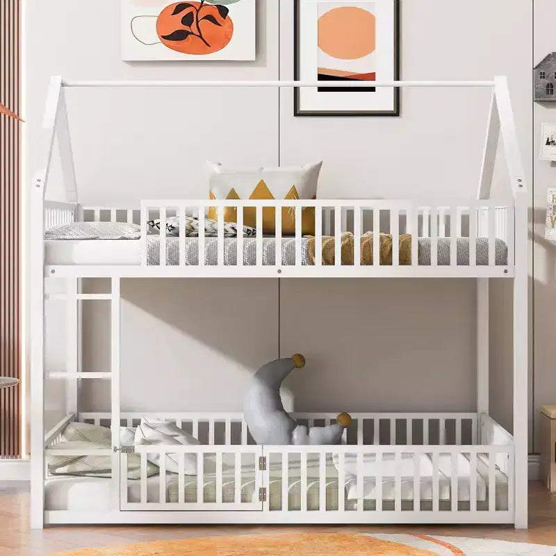 Letto a Castello in Metallo per Bambini, Letto a Castello a Pavimento con Recinzione, Porta e Spondine