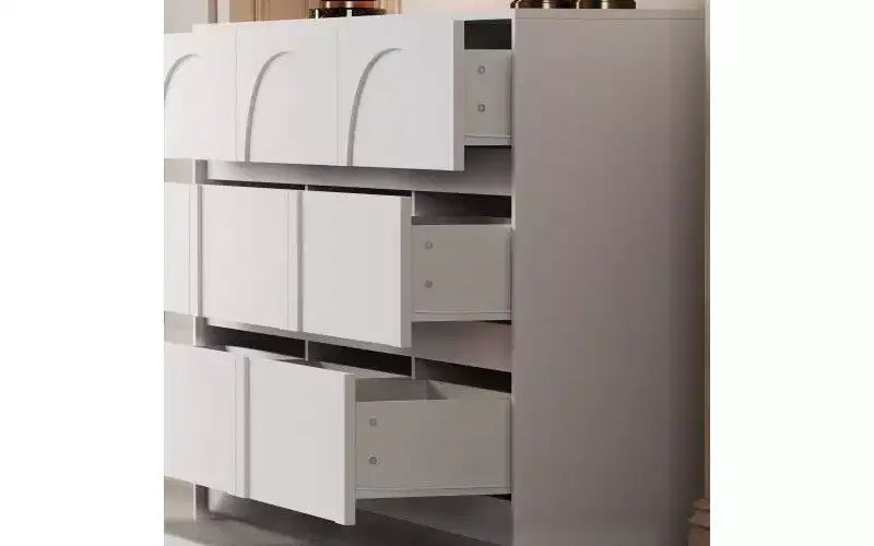 Comò a 9 cassetti bianco con motivo ad arco e maniglie a scomparsa – Credenza da 63" di larghezza